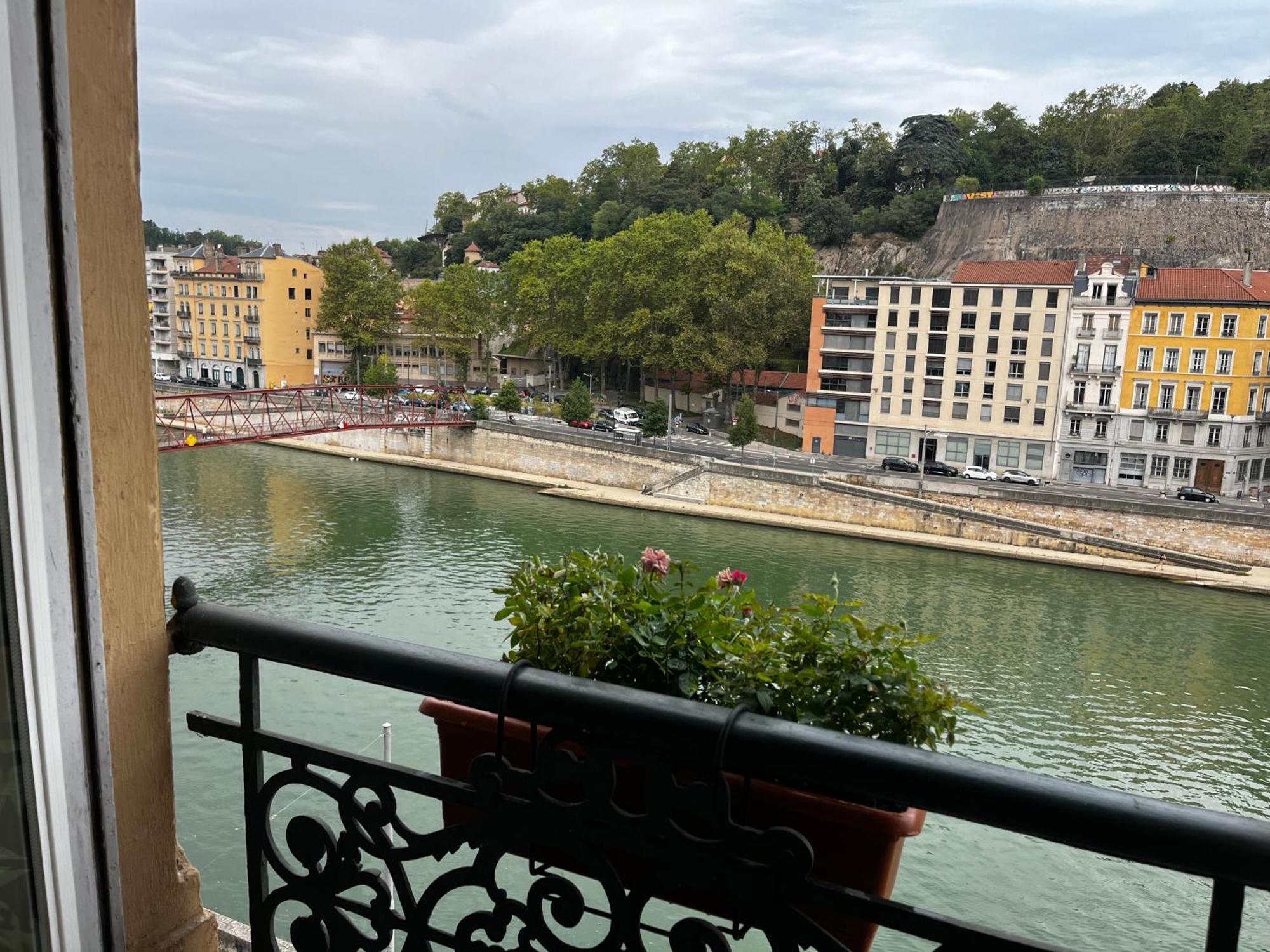 Vue Sur L'Eau Lejlighed Lyon Eksteriør billede